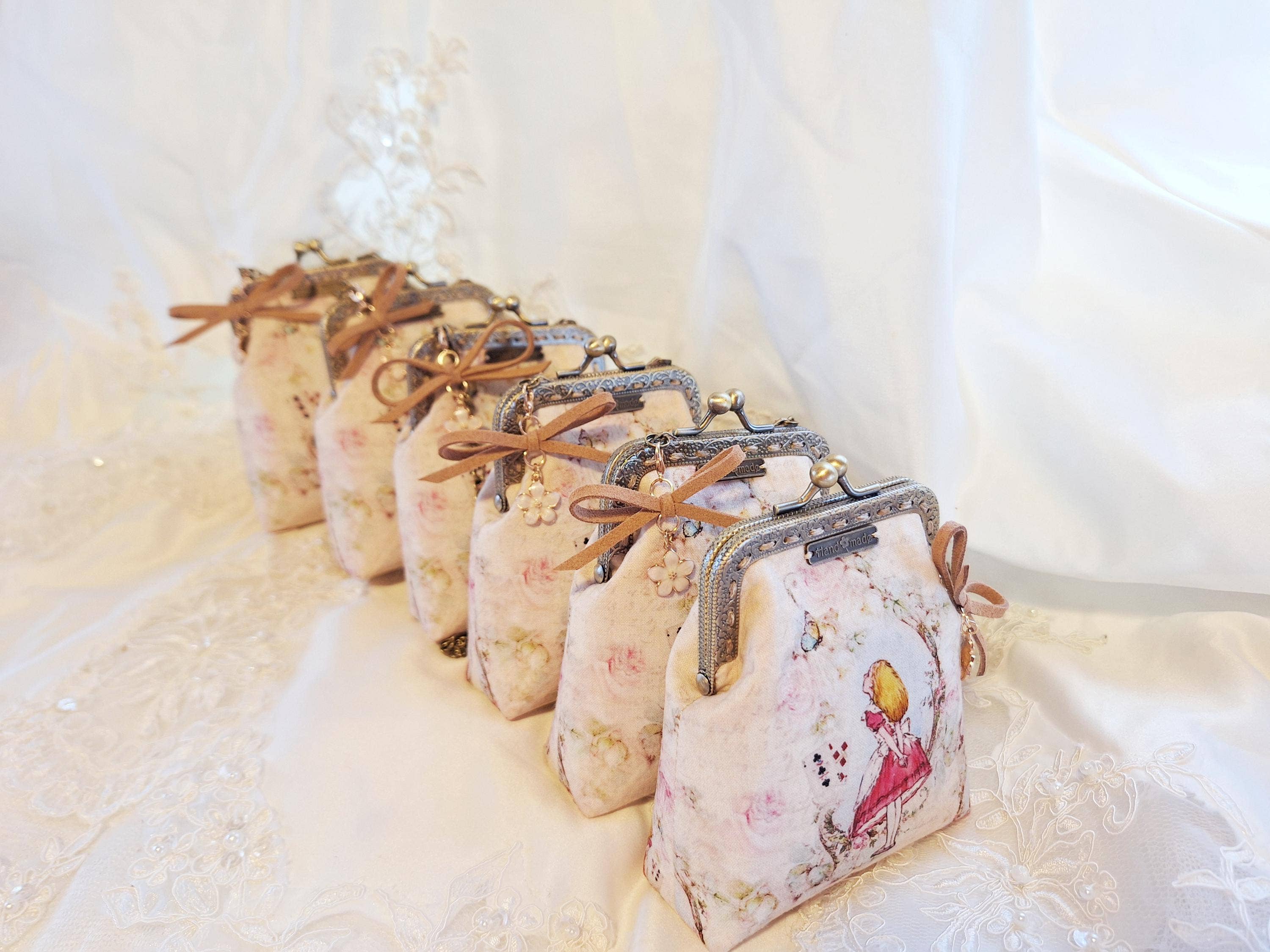 LeisTextileStudio - Wholesale Coin Purse - Women's - Handmade Alice In Wonderland Kiss Lock Coin & Card Purse9