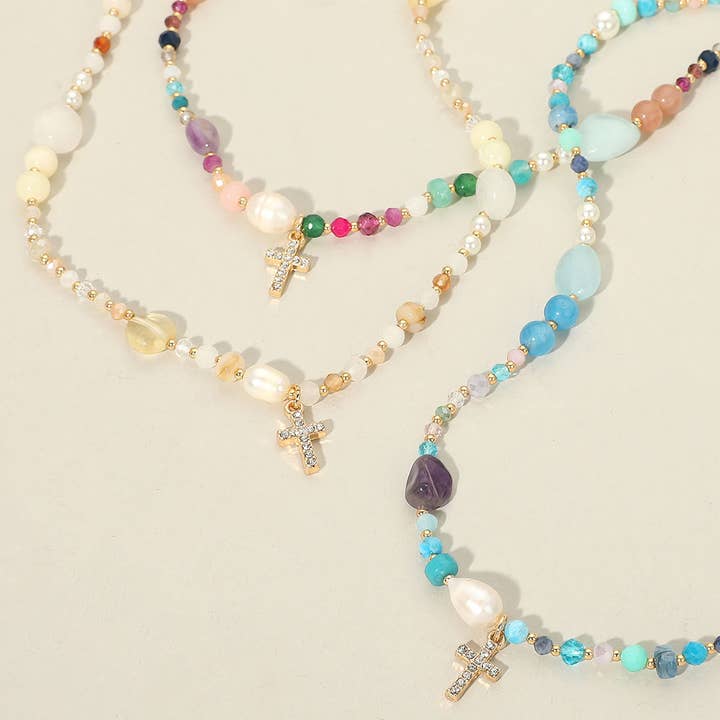 Stenbelagt mini kors vedhæng flerperlet halskæde for engroshandel hos Sensibling Corp.