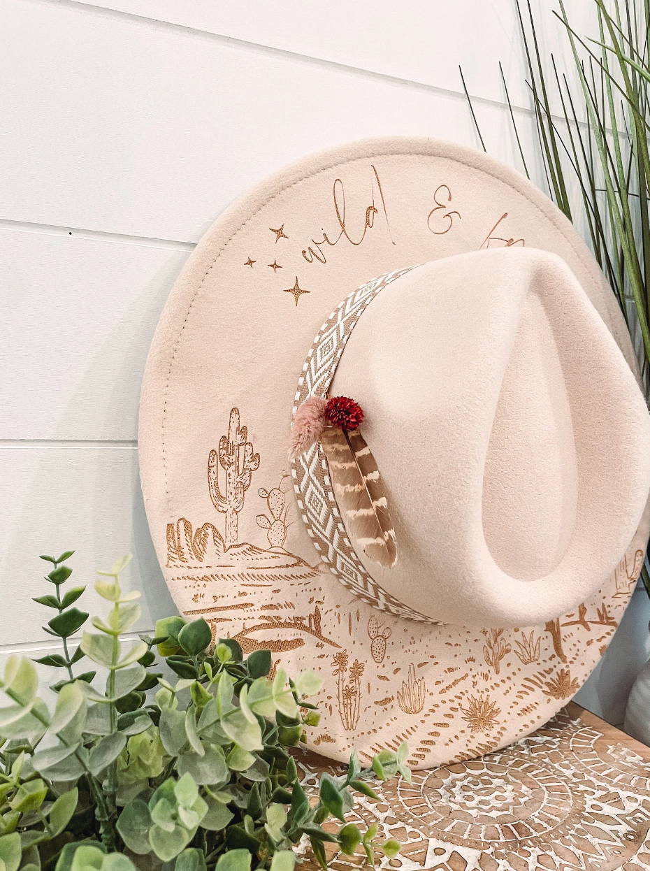 Willie & Dolly Designs - Vente Chapeau en feutre - femme - Chapeau de désert gravé3