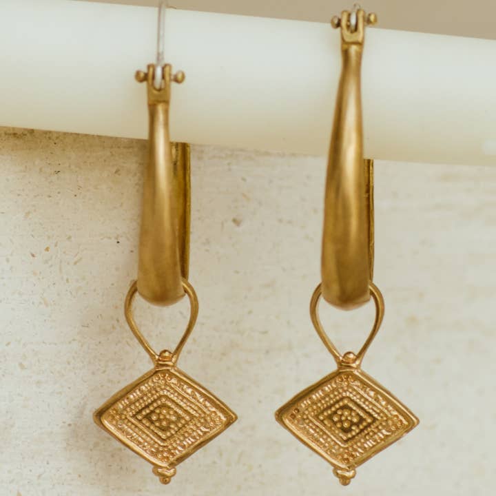 Kya Hoops - Brass and other Purchase Wholesale leheriya saree. Free Returns & Net 60 Terms on Faire trending on Faire.