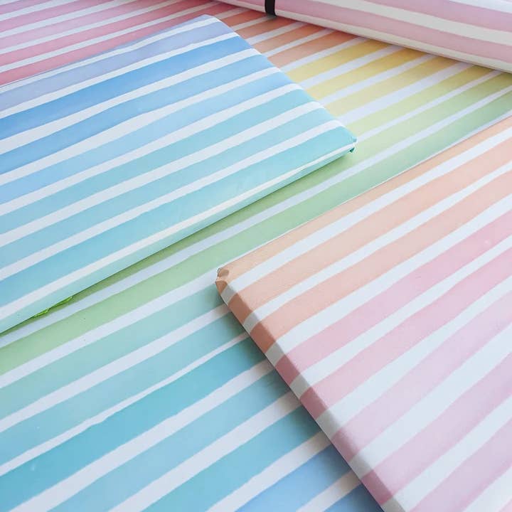 Emma Godfrey Art – Großhandel Geschenkpapier in Bögen – A2-Geschenkpapier mit Regenbogenstreifen4