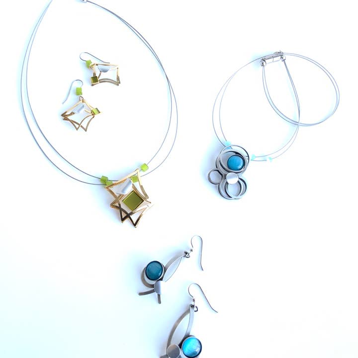 Christophe Poly / Crono Design - Vente Parures de bijoux - ENSEMBLES Préemballés (DFY1) - 6xColliers17'' & Ensembles d'Oreilles & Présentoirs Gratuits36