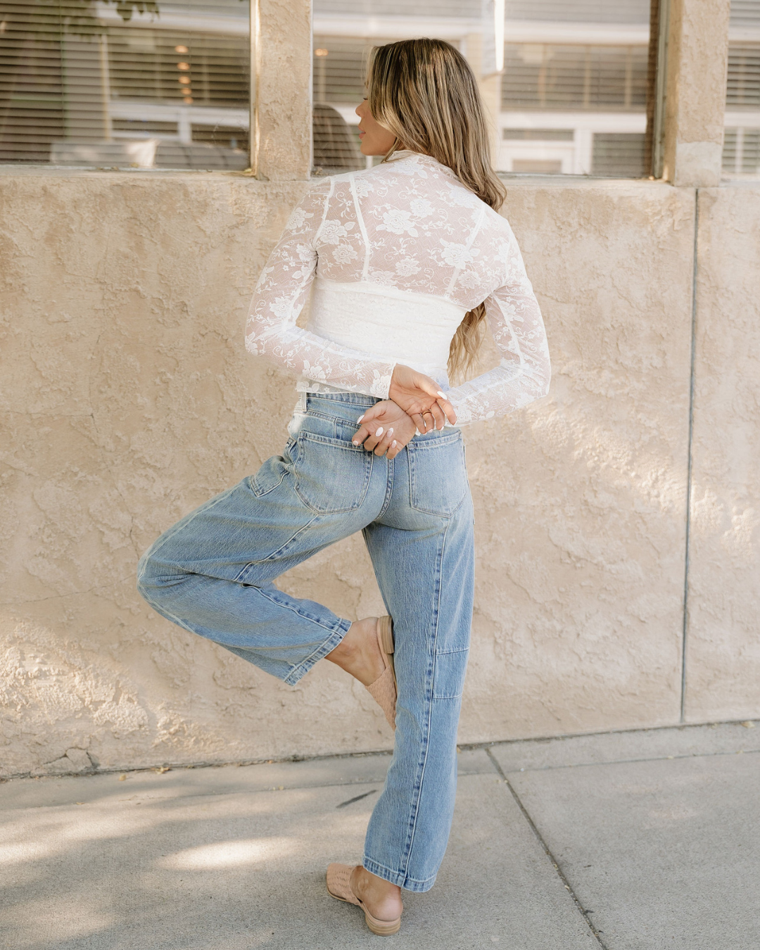 Vit Vit polotröja i blommig spets med mesh och långa ärmar - Vit för wholesale på Faire6