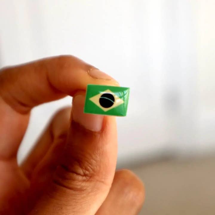 Stardoe Studio – wholesale Solitärörhängen – Brasilianska flaggan (Brasilien) örhängen
