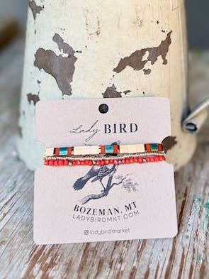 Ensemble de bracelets en perles Tila mélange de couleurs blanc crème automnal et orange | Bracelets extensibles empilés bohèmes faits main en argent ou en or pour la vente par Lady Bird Market