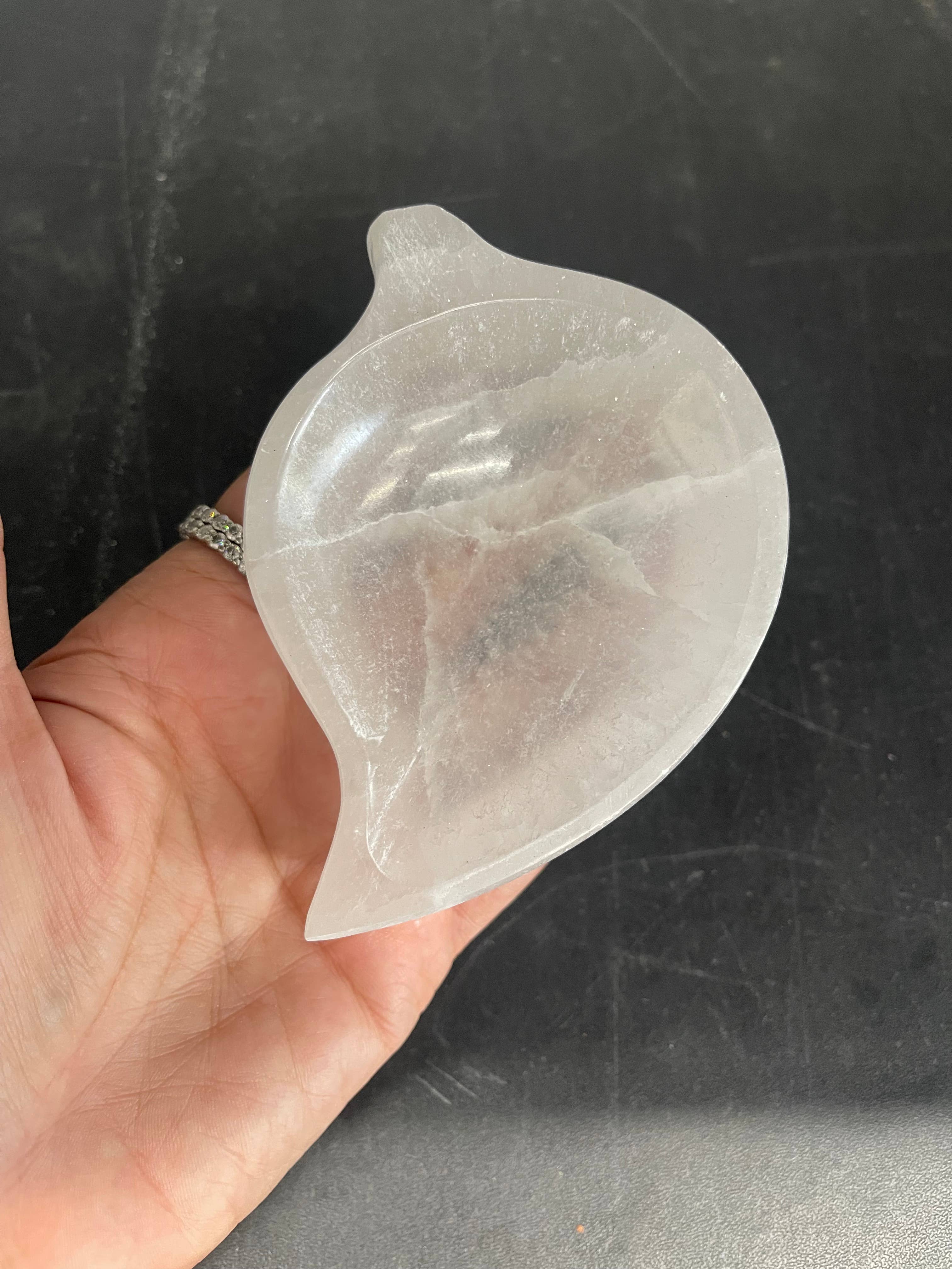 Casablanca Exports – Großhandel Dekorative Platte/Teller/Schüssel – 10 cm Selenit-Blattschale0