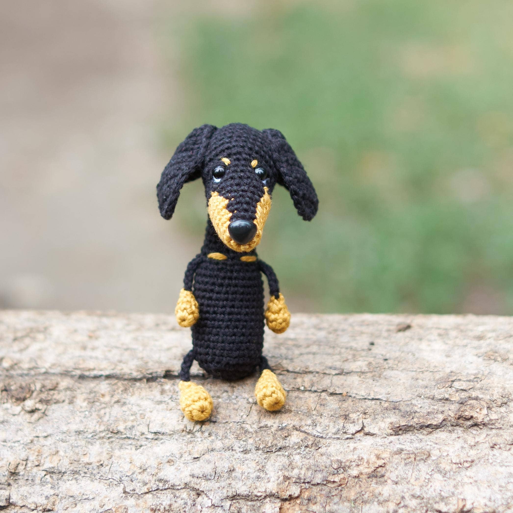 TOMOPOD LLC – wholesale Christmas decoration – Crochet Keychain Dachshund, Keyring Funny Sausage Dog Decor5