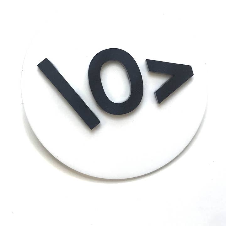 Activist Wear - Broche d'alimentation sourde pour la vente par the HEDGE