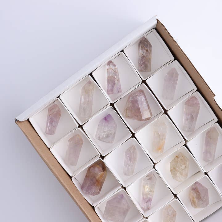 Powellite Amethyst UV Reactive Towers Set of 20 for wholesale by Mi Esperanza Minerals