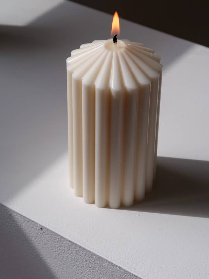Small thick ribbed soy scented candle 13x7cm| wedding decor for wholesale by Jeune Home