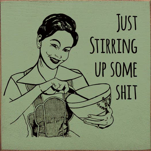 SAWDUST CITY - Wholesale Bord/bordje - Ik ben gewoon wat rotzooi aan het aanwakkeren. (retro roerende vrouw) Houten bord2