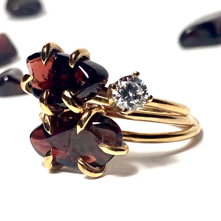 Rå granatring med accent för wholesale av Anne Swain Jewelry
