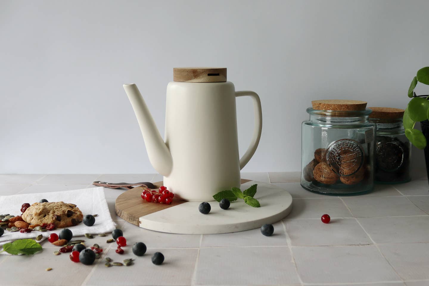 Ogo living - Vente Théière - Theiere enzo en porcelaine blanche et couvercle acacia 1,2 l2