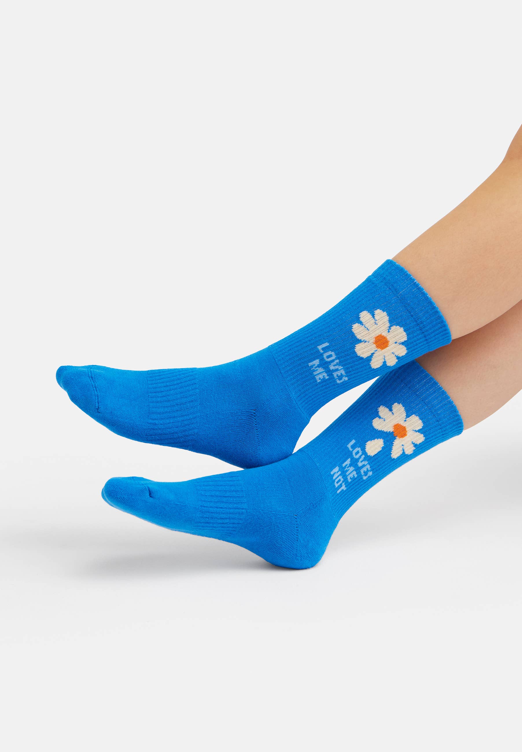 Natural Vibes - Wholesale Socks - Unisex - Loves me or not - Organic White Crew Socks with Daisies1