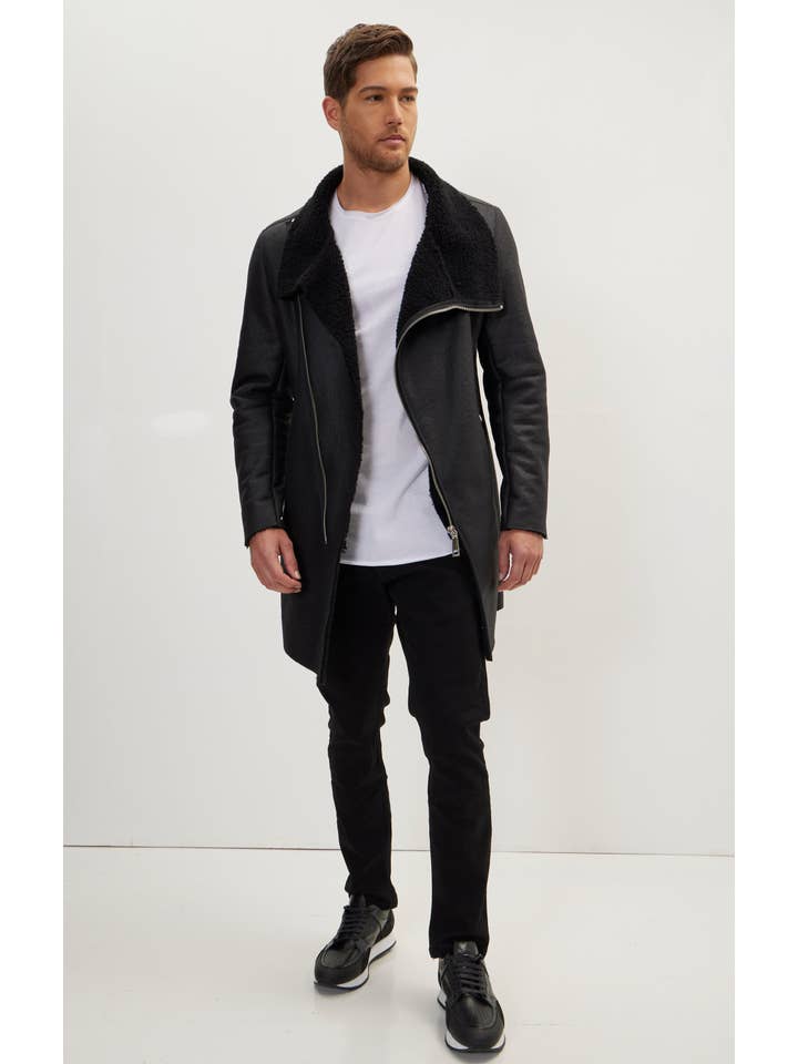 NERO Cappotto vegano in shearling da uomo con chiusura asimmetrica in vendita all'ingrosso su Faire