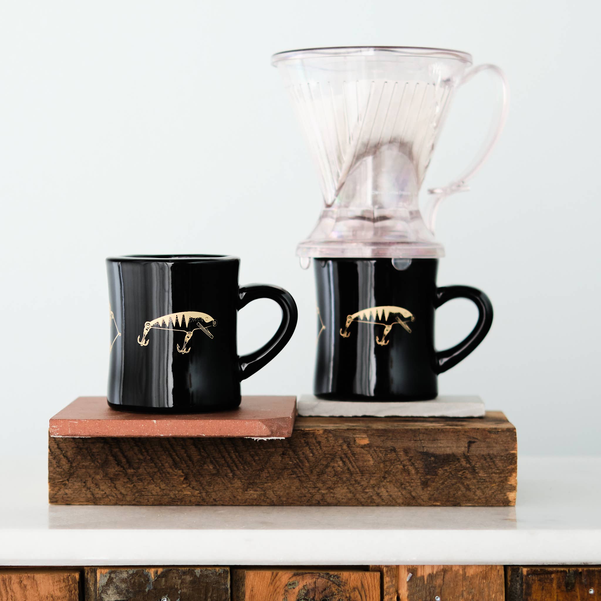 Vital Industries – Engroshandel Kaffekrus – Fishing Lure Diner Krus, Sort2