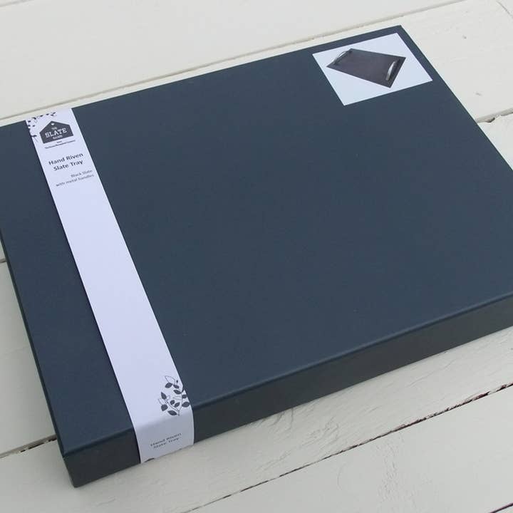 The House nameplate company – Großhandel Serviertabletts – Schiefer-Tablett mit gebürsteten Metallgriffen in Geschenkbox3