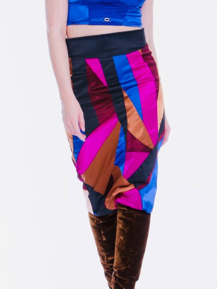 Gonna a tubino patchwork in raso multicolore per la vendita all'ingrosso da parte di Dee Izmail