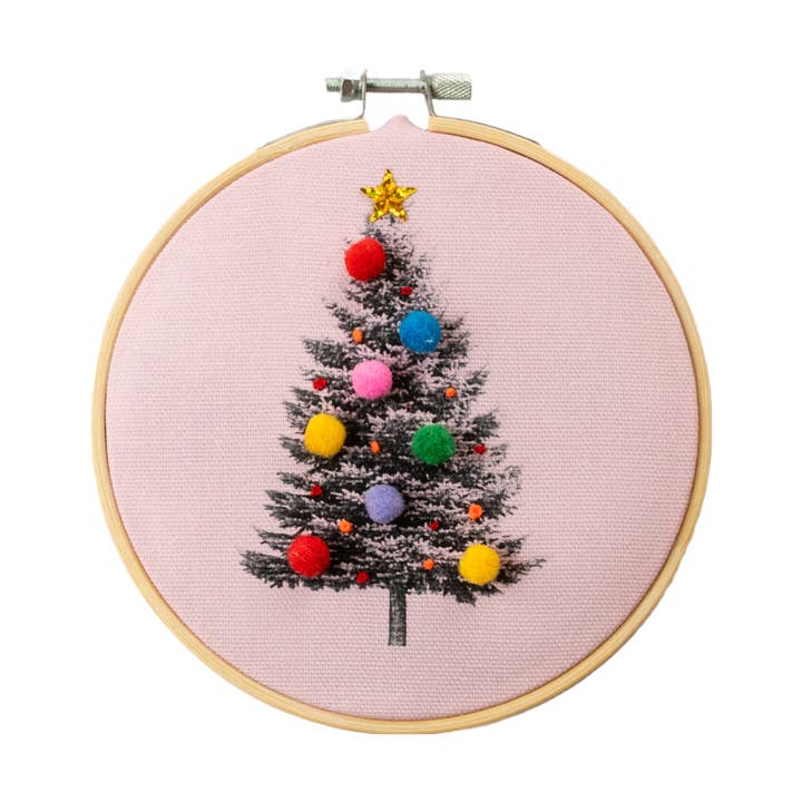 Cotton Clara - Wholesale Embroidery/Cross Stitch Supplies - Christmas Tree Embroidery Hoop Kit