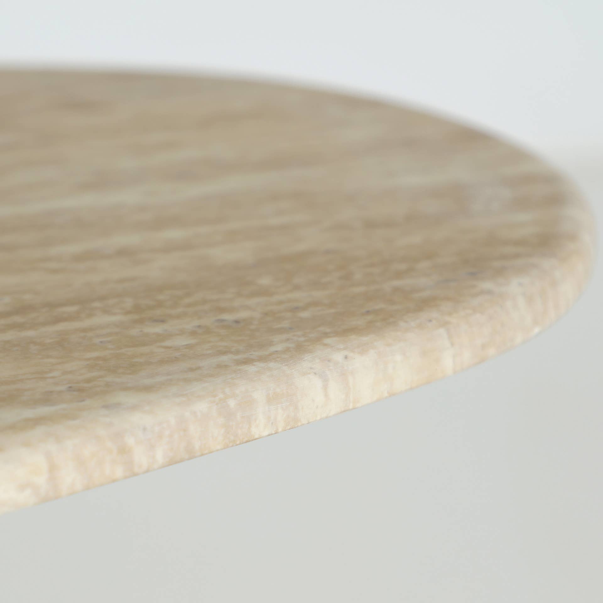 Kodu – Großhandel Couchtische – Grambois Couchtisch mit schwarzer MDF-Basis und beige synthetischer Marmorplatte, 150 x 75 x 38 cm3