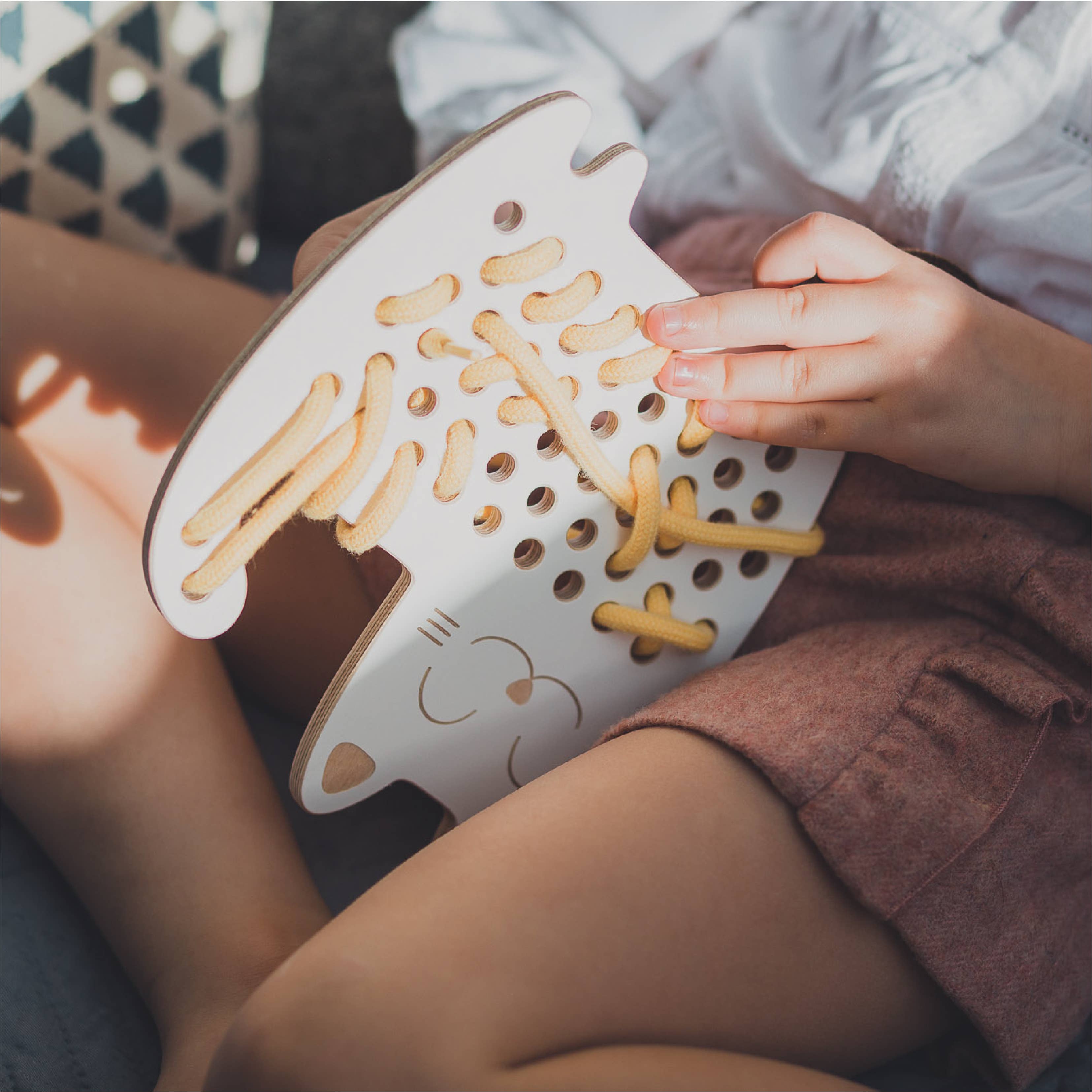 milin - Wholesale Houten speelgoed - Kinderen - Sophia de kat houten veterkoordspel, Montessori7