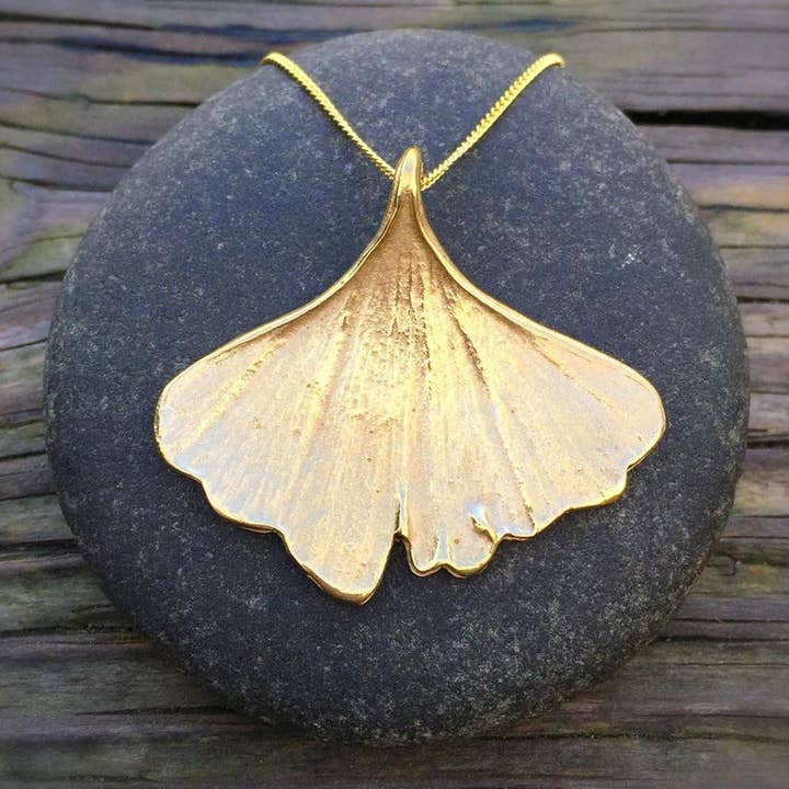 Bronze Collier pendentif feuille de ginkgo - Bronze en vente sur Faire1