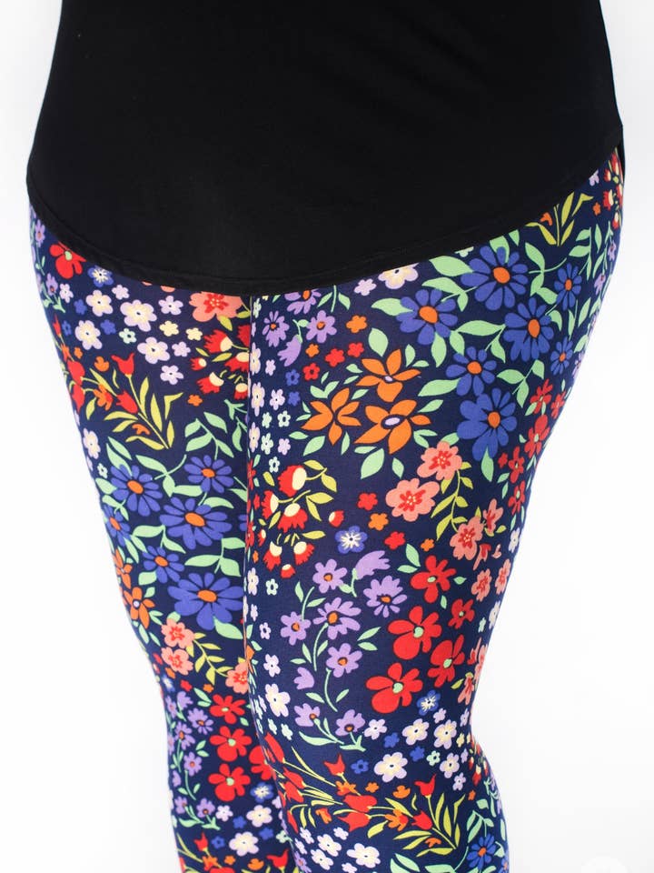 Blomma dusch för wholesale av SweetLegs Clothing Inc