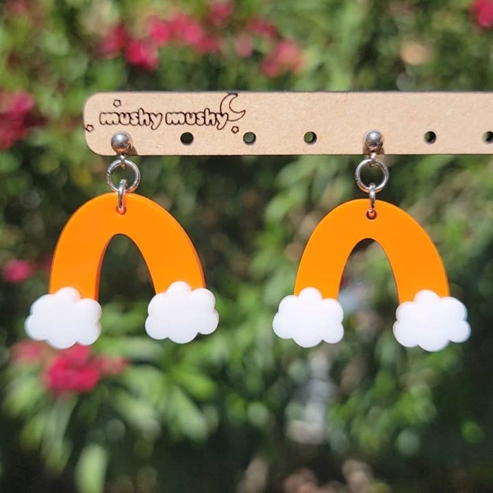 Mini boucles d'oreilles arc-en-ciel pour la vente par Mushy Mushy