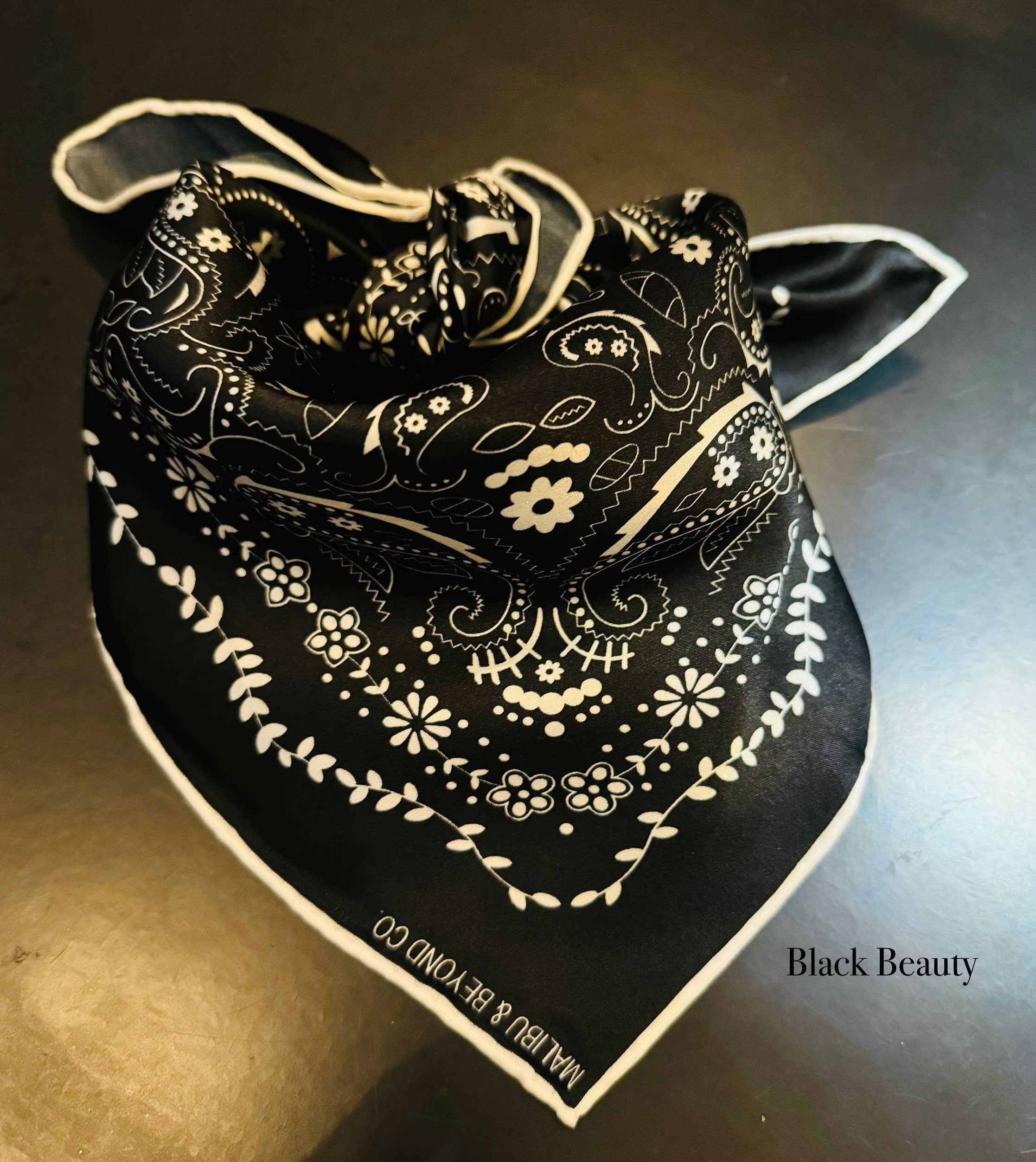 Malibu & Beyond Co /LENNOX MODE - Vendita all'ingrosso Bandana - Donna - Iconico bandana vintage americano in seta di gelso 100%!11