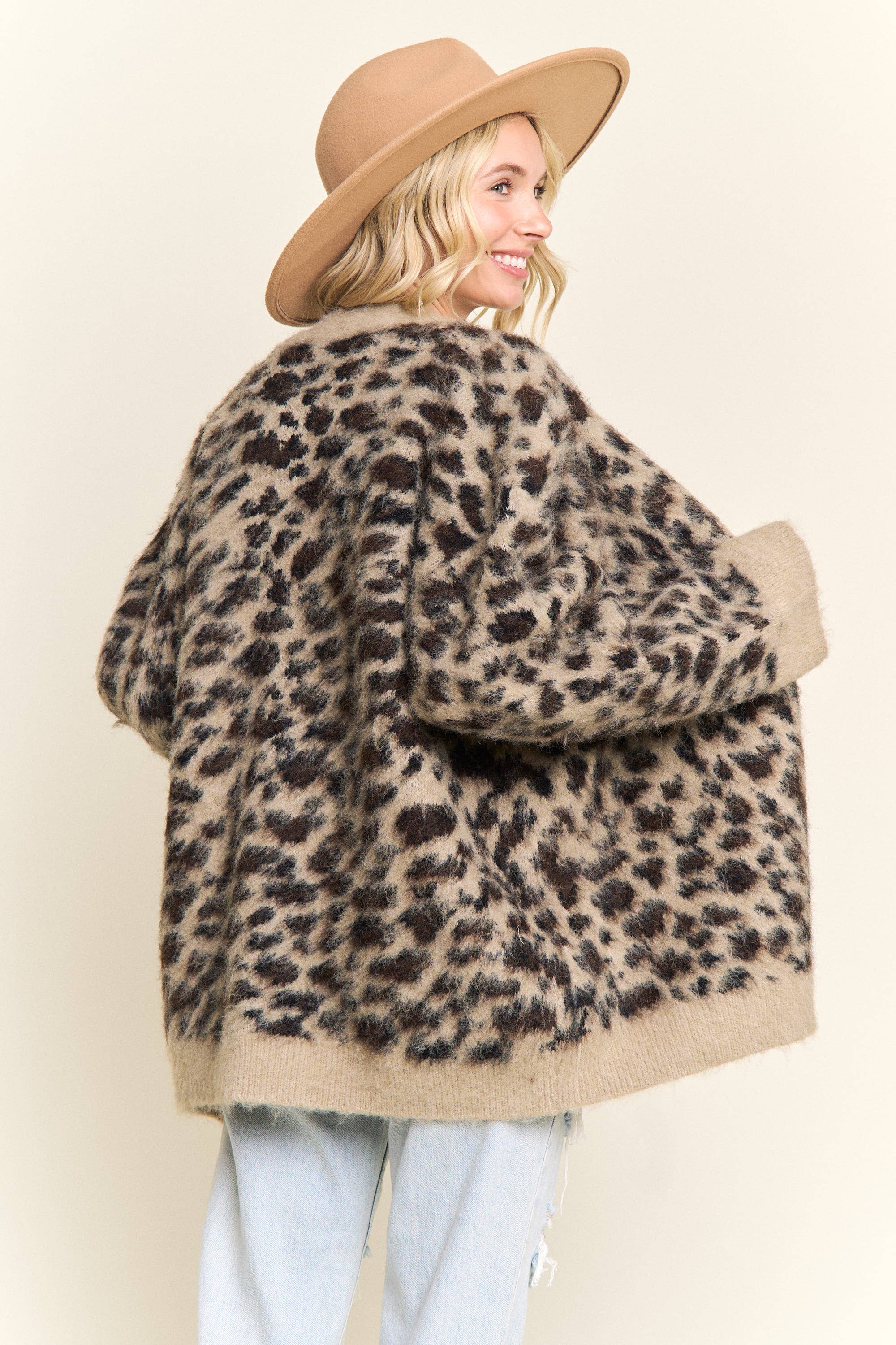 Madelyn – Engroshandel Cardigan - Dame – LESW4181-LEOPARD PRINT FLUFFY STRIKKET CARDIGAN6
