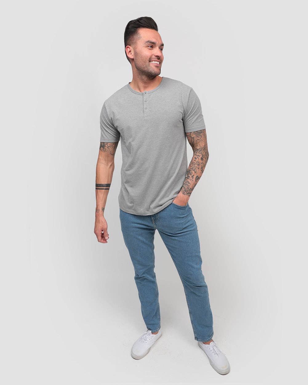 INTO THE AM – Engroshandel T-shirt – til mænd – Herre T-shirt med korte ærmer og henley-udskæring27