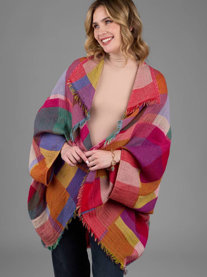 Poncho cocoon en laine à quadrillage de couleurs arc-en-ciel pour la vente par SAACHI