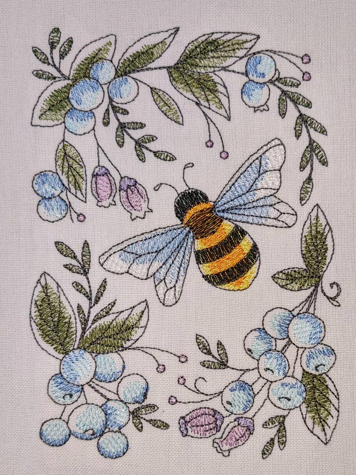 Strofinaccio ricamato con api e mirtilli per la vendita all'ingrosso da parte di Red Mitten