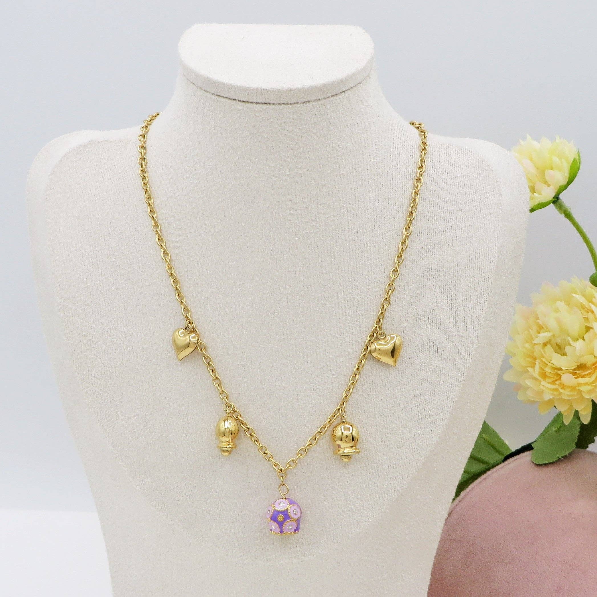 LILLA ORO ROSABELL - ACCIAIO INOSSIDABILE- Collana con campanella e cuori bombe' chiama angeli for wholesale on Faire0