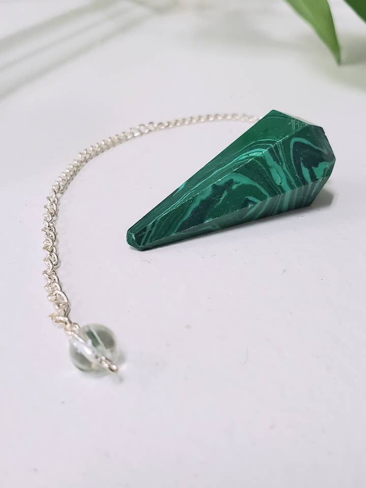 Pendolo autentico cristallo malachite per la vendita all'ingrosso da parte di Three Witches Tea Shop