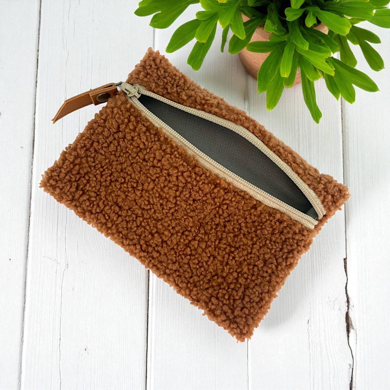 Emmanuel Création - Wholesale Pouch - Unisex - Pouch S, "Bouclette" terra1