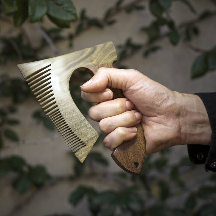 Beard & Bates – wholesale Beard brush/comb – THE BEARDED AXE BEARD COMB - WOODSMAN7