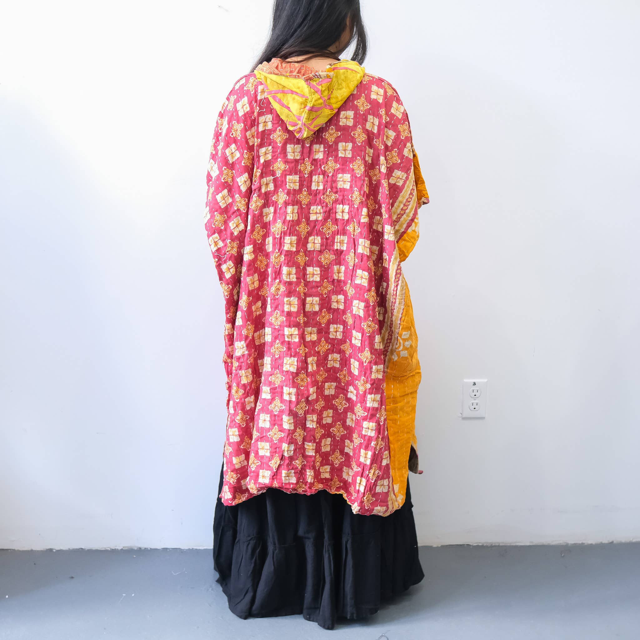 Karma Nepal Crafts – Engroshandel Poncho - Dame – Håndlavet Kantha Vendbar Poncho med Hætte16