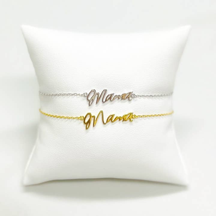 Bracelet Script Mama pour la vente par iiShii designs