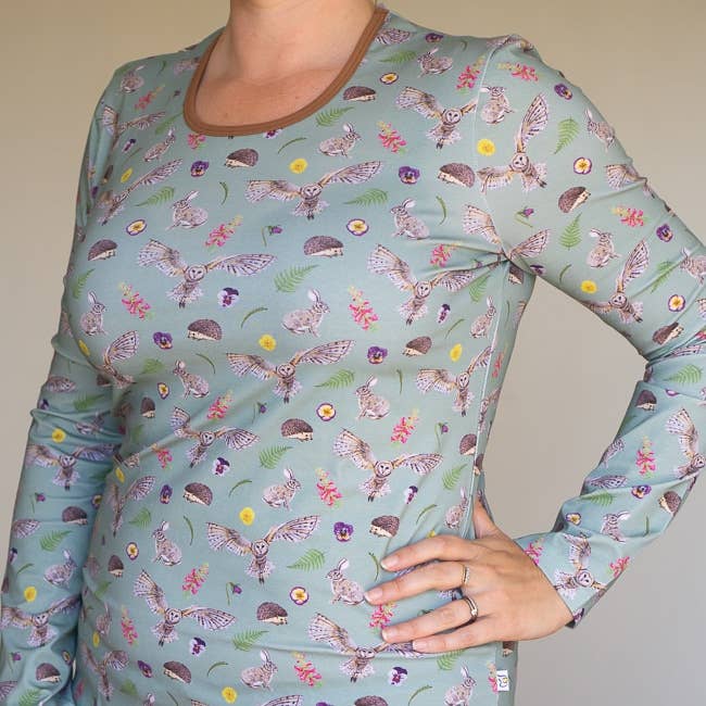 Campiña de mujer en top verde para venta al por mayor de JECO