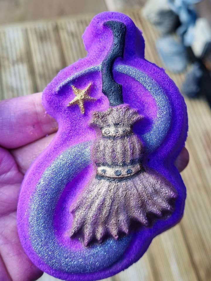 Stampo per bombe da bagno Witches per la vendita all'ingrosso da parte di BBHP Moulds