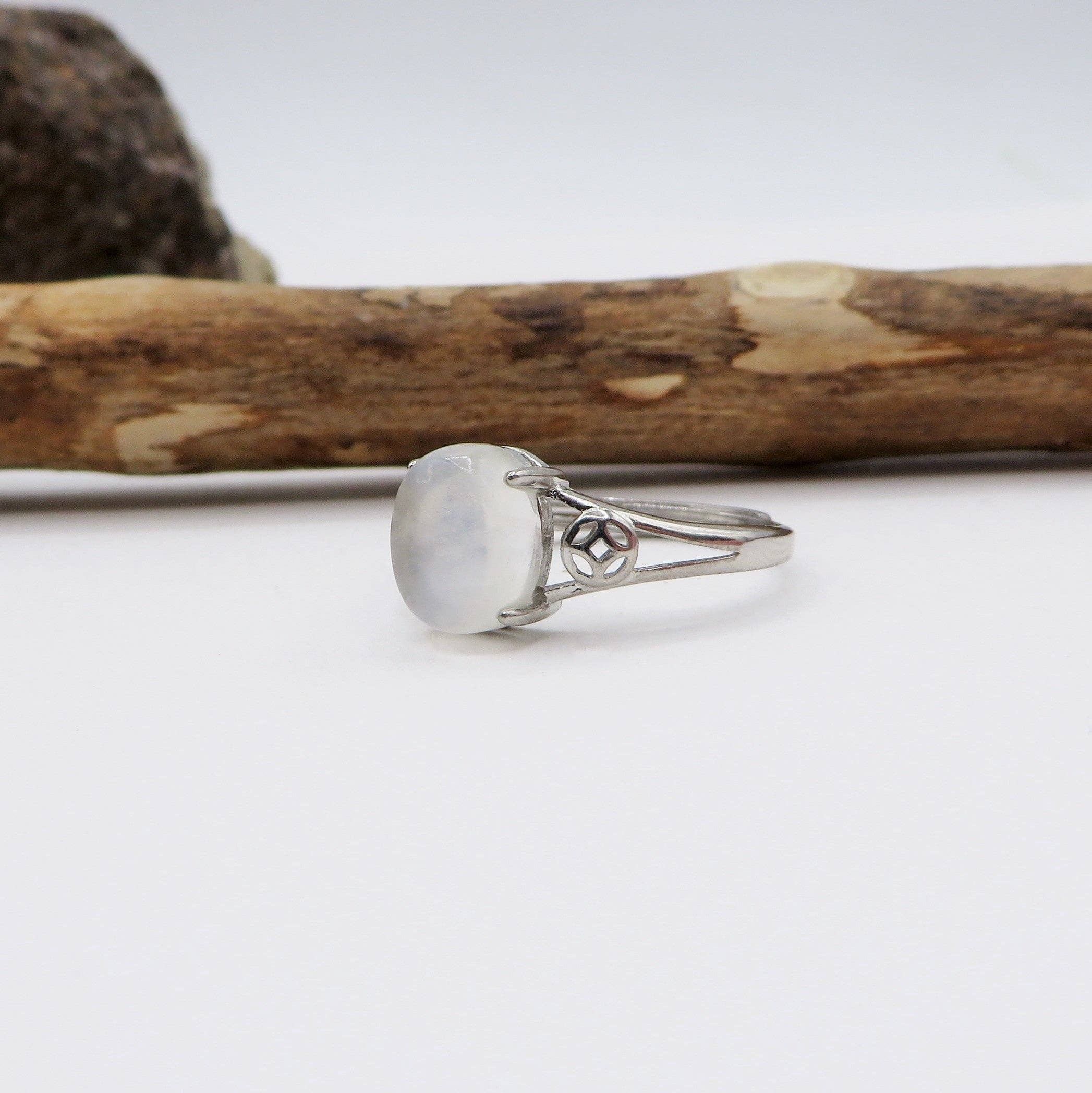 BOHEMIAN DEVA ~ Anello regolabile in Pietra di Luna - MoonStone naturale for wholesale on Faire2