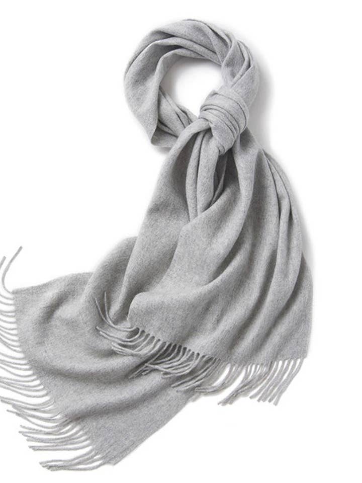 Écharpe en laine d'agneau tissée unie gris clair pour la vente par Hommard