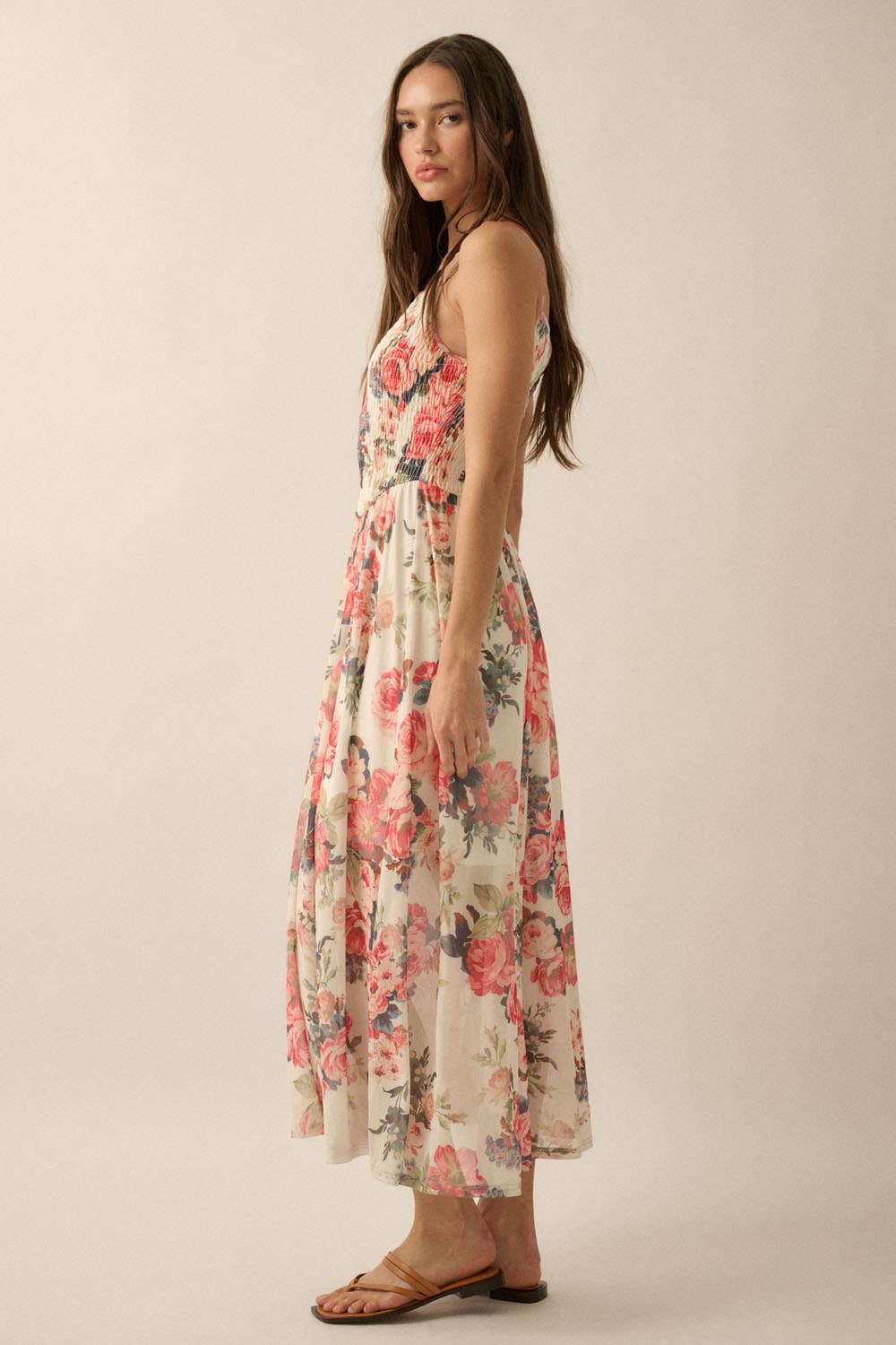 Creme Vestido Maxi Cami com Corpo de Malha Floral e Fumê para venda a revendedores na Faire7