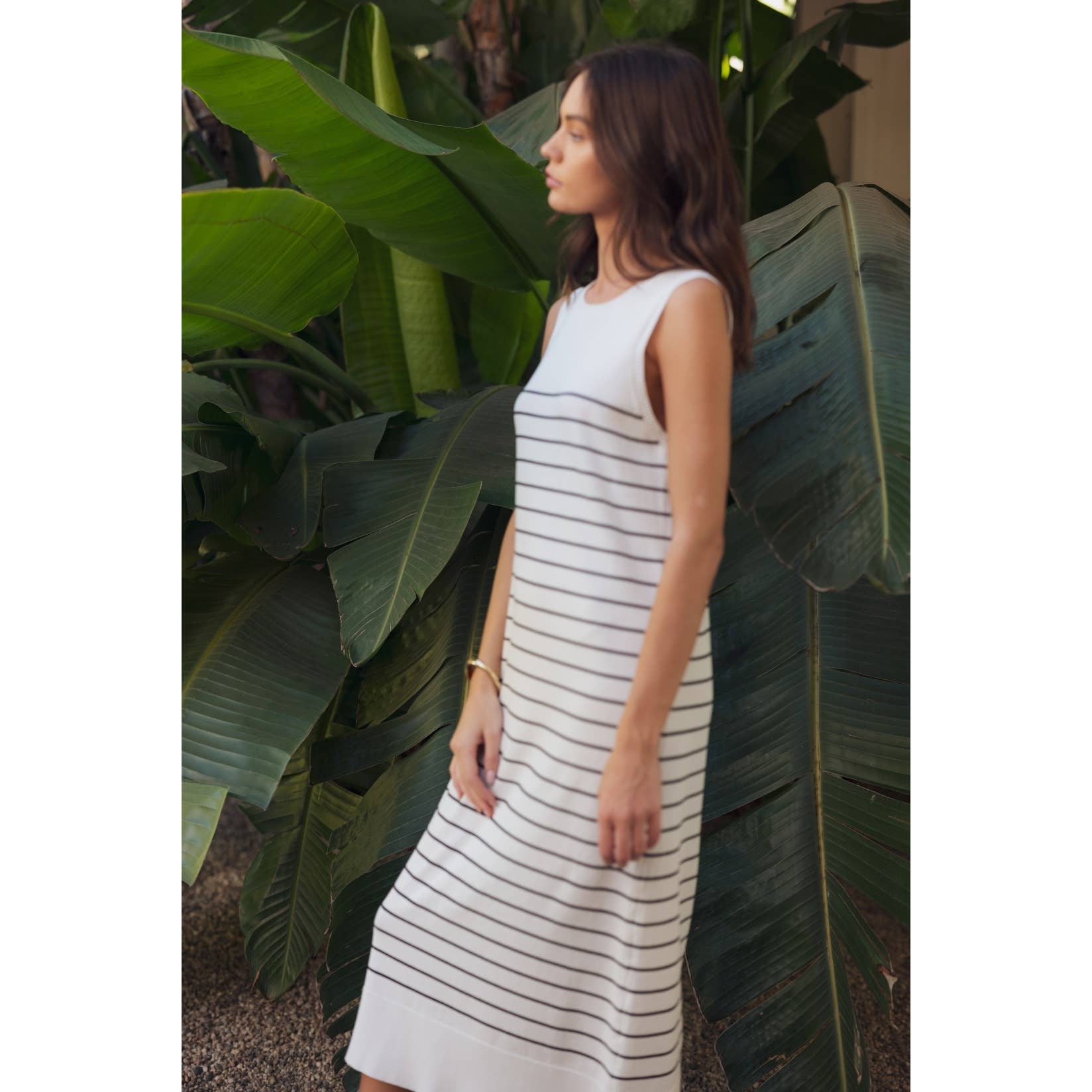 FUN2FUN - Vendita all'ingrosso Vestito - Donna - Abito midi senza maniche a righe con scollo rotondo.13