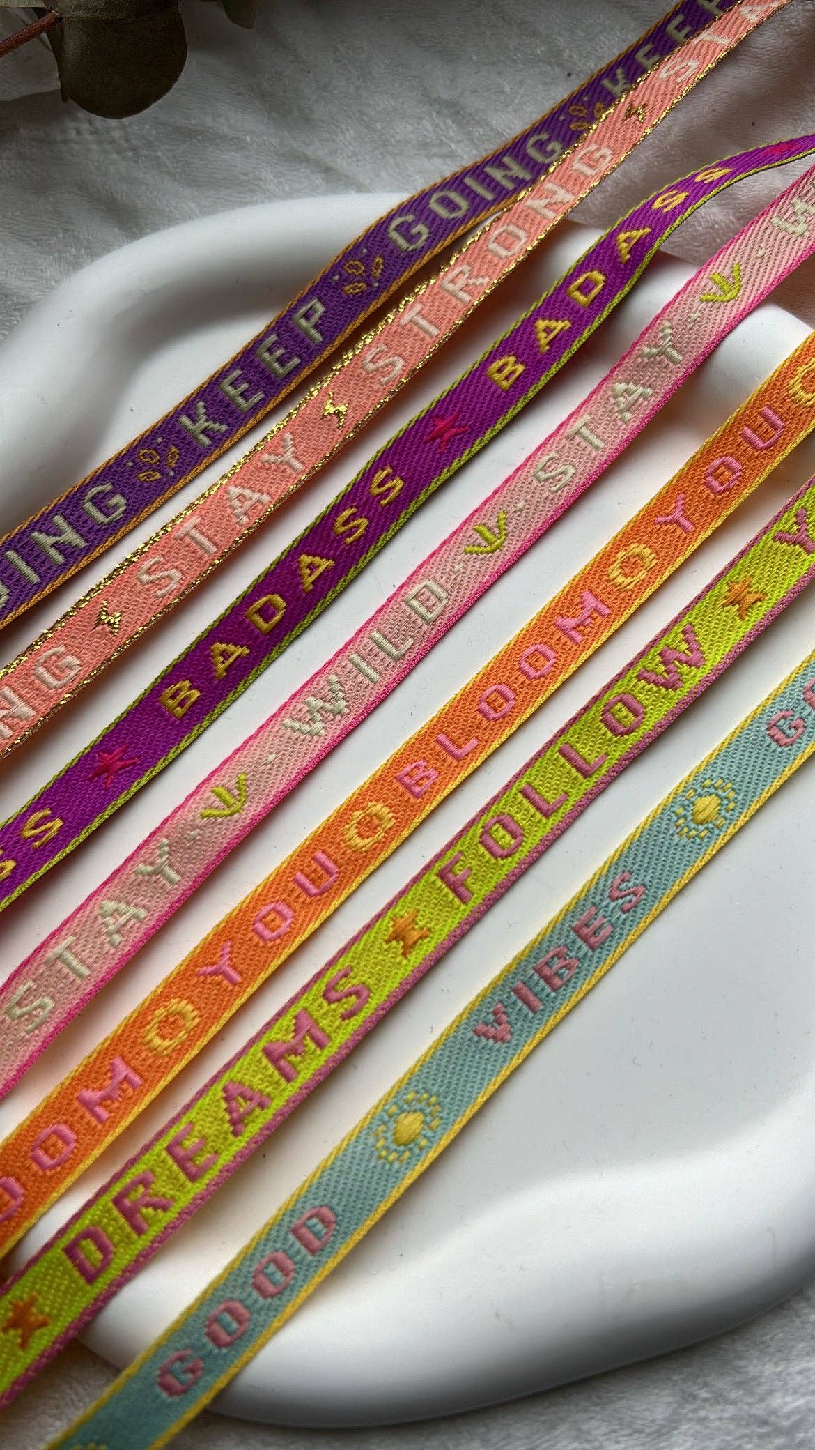 Bymaryon – Pulseira entrelaçada/entrançada por atacado – Pulseira Tessa com mensagem0