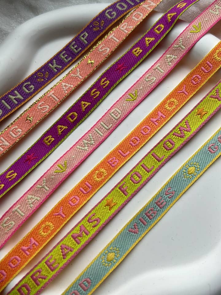 Tessa armbånd med budskab for engroshandel hos Bymaryon