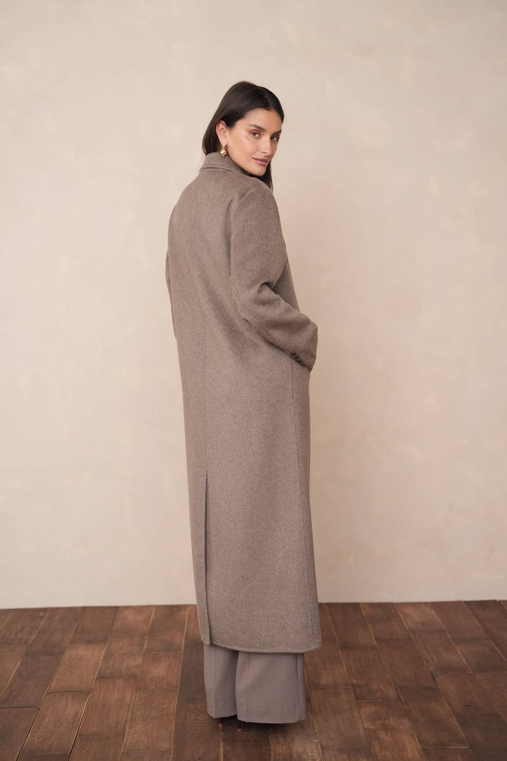 Attentif Paris – Großhandel Mantel - Damen – Extra langer, handgenähter Oversize-Mantel aus Wollmischung39
