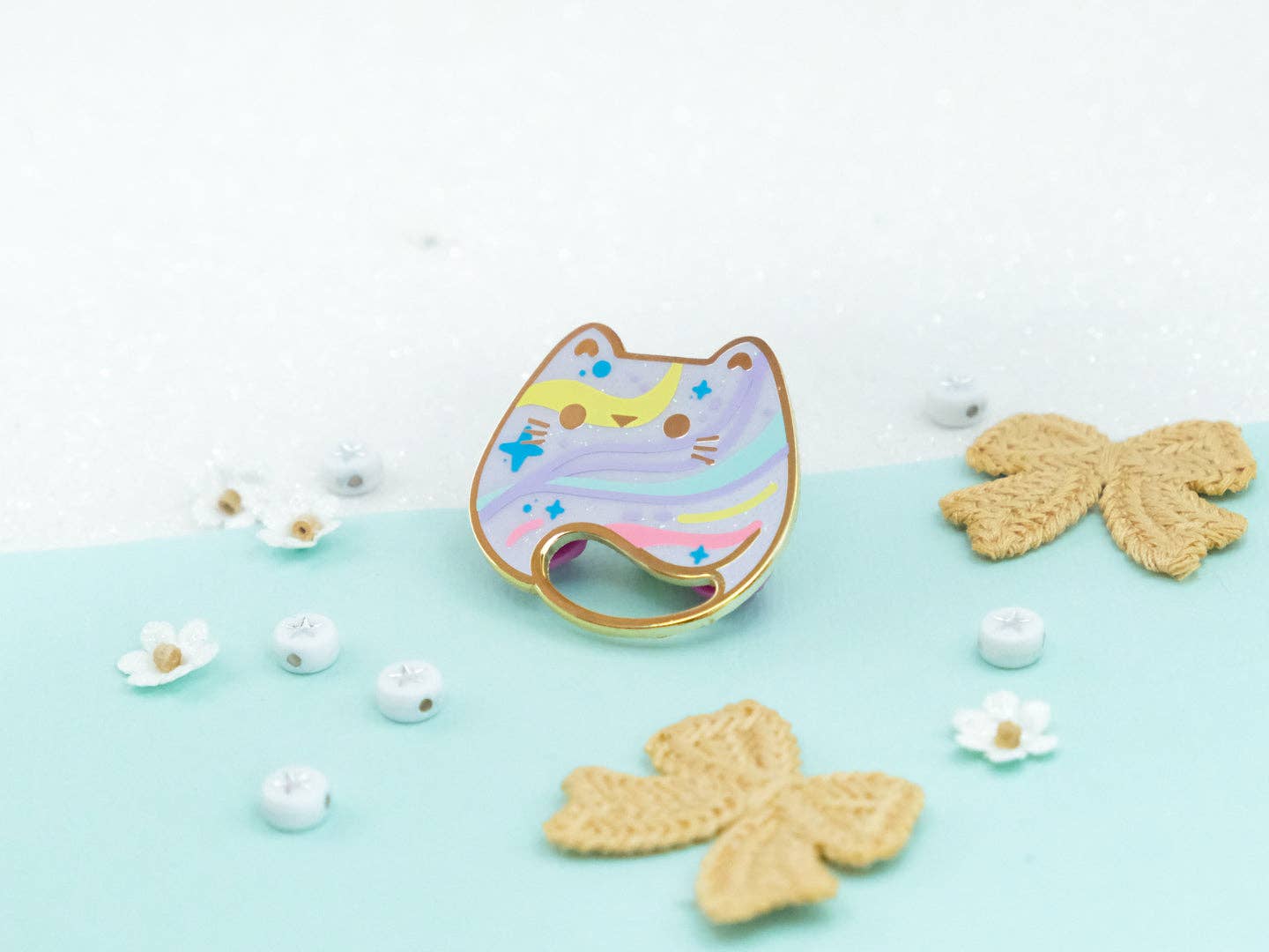 Sparkles in the Wild - Wholesale Lapel Pin/Button - Épingles Chat Rêveur - Collection Charmante3