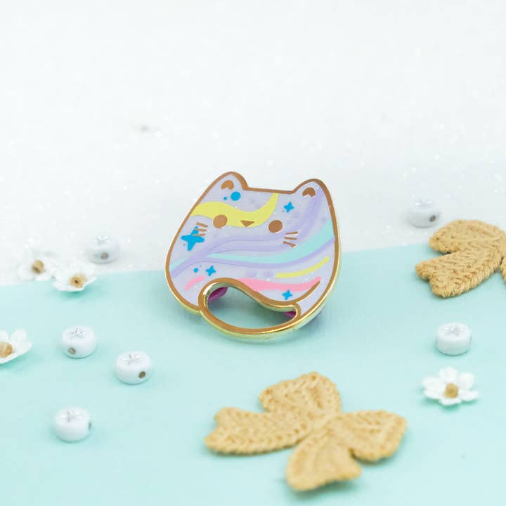 Sparkles in the Wild - Wholesale Lapel Pin/Button - Épingles Chat Rêveur - Collection Charmante3